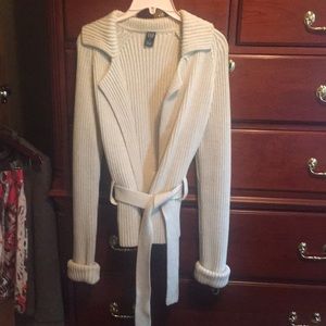 Size M GAP Tie-Belt Sweater